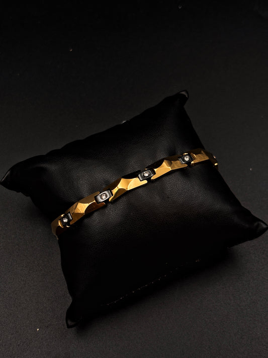 Cera Solitaire Gold Black Bracelet