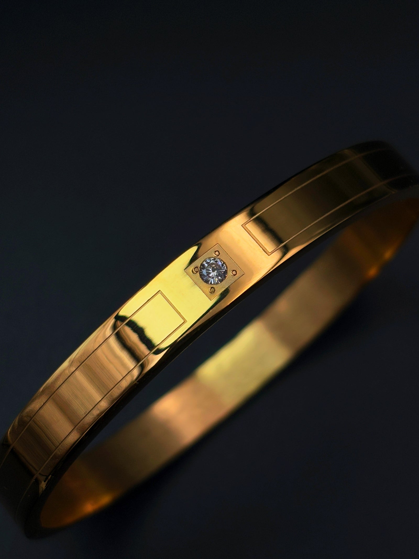 Regal Single Diamond Kada