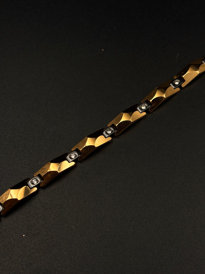 Cera Solitaire Gold Black Bracelet