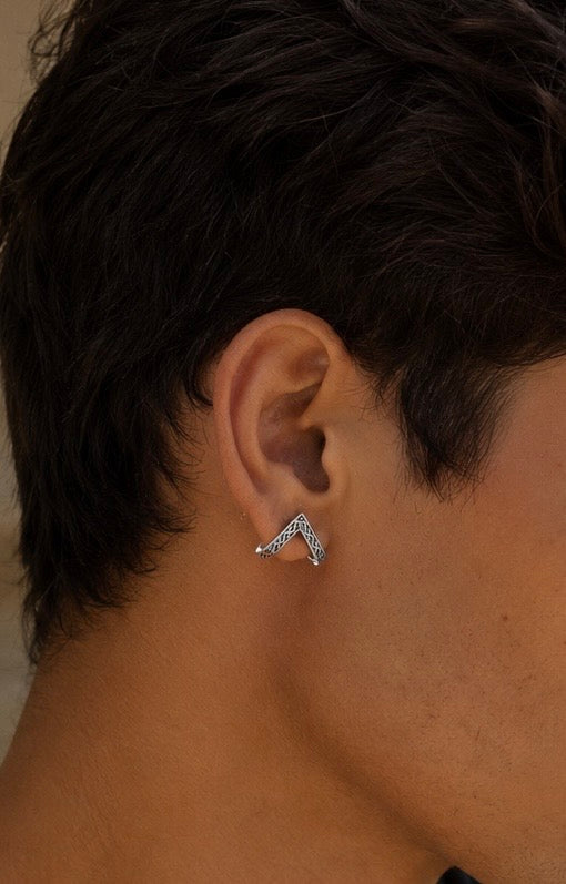 V Studs - Vintage Design