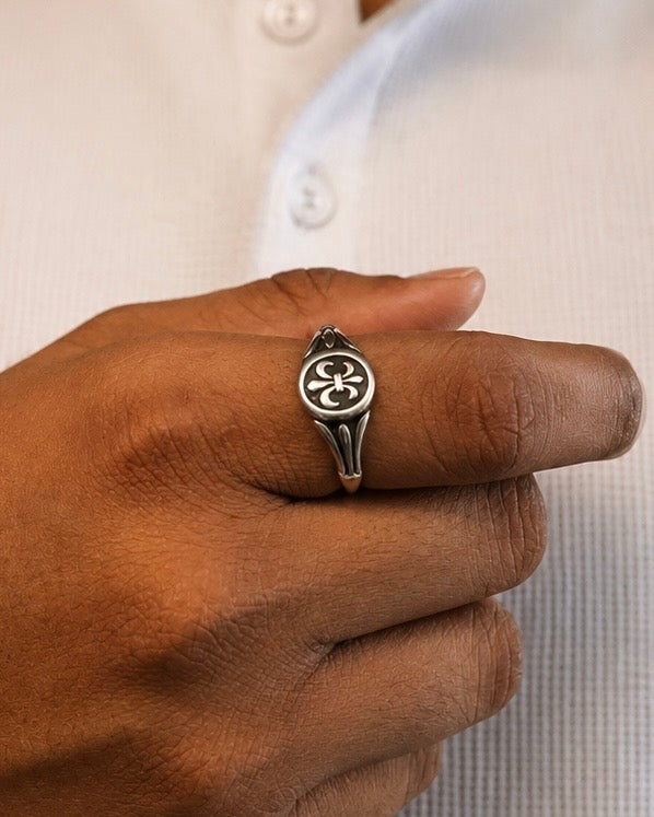 Fleur di lis - Signet Ring