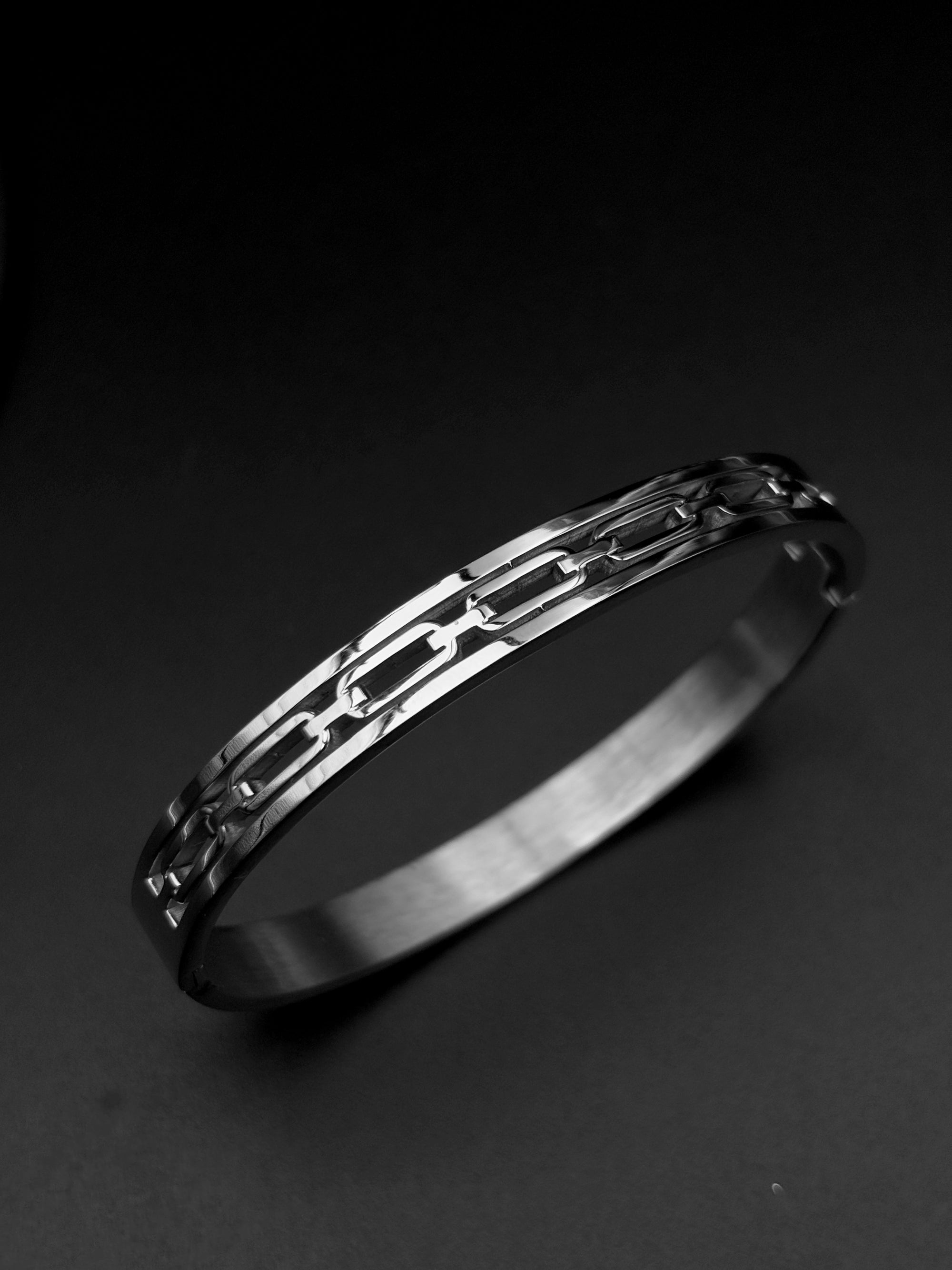 Monarch kada