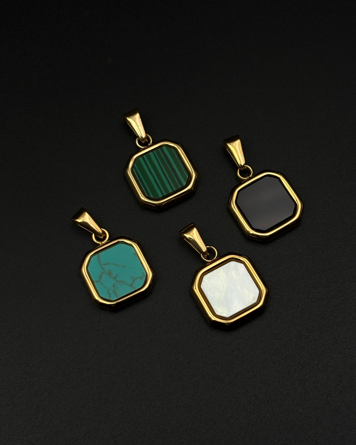 Noir Signet Pendent Necklace