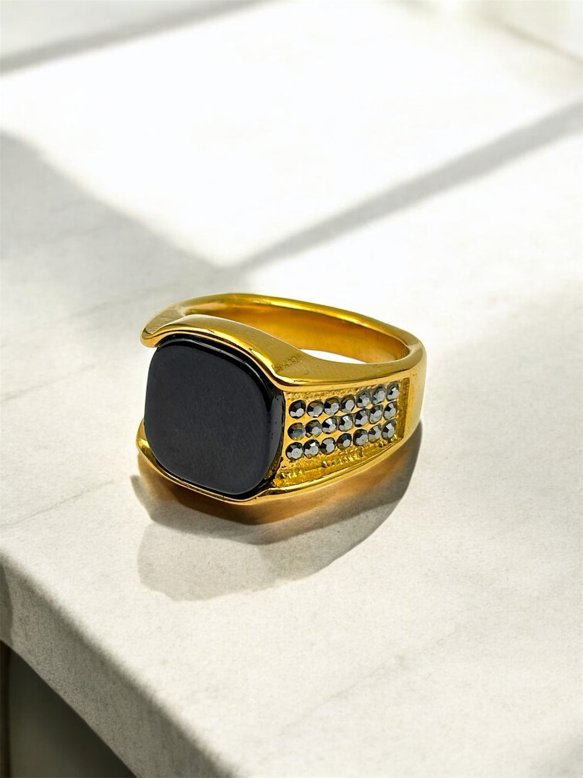 Boldro Signet Ring