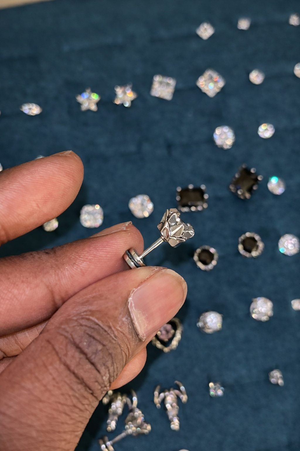 Solitaire Apex Claw Studs