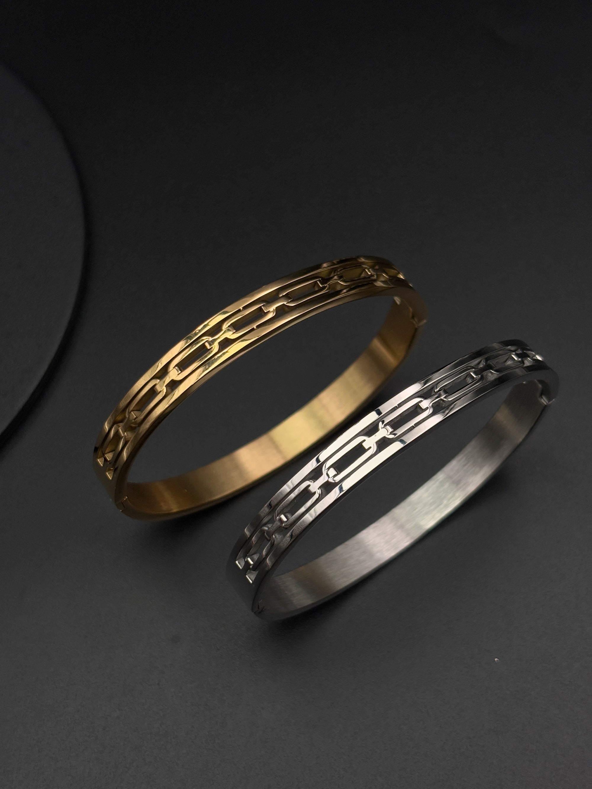 Monarch kada