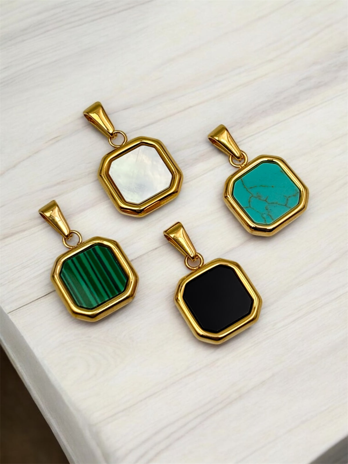 Noir Signet Pendent Necklace