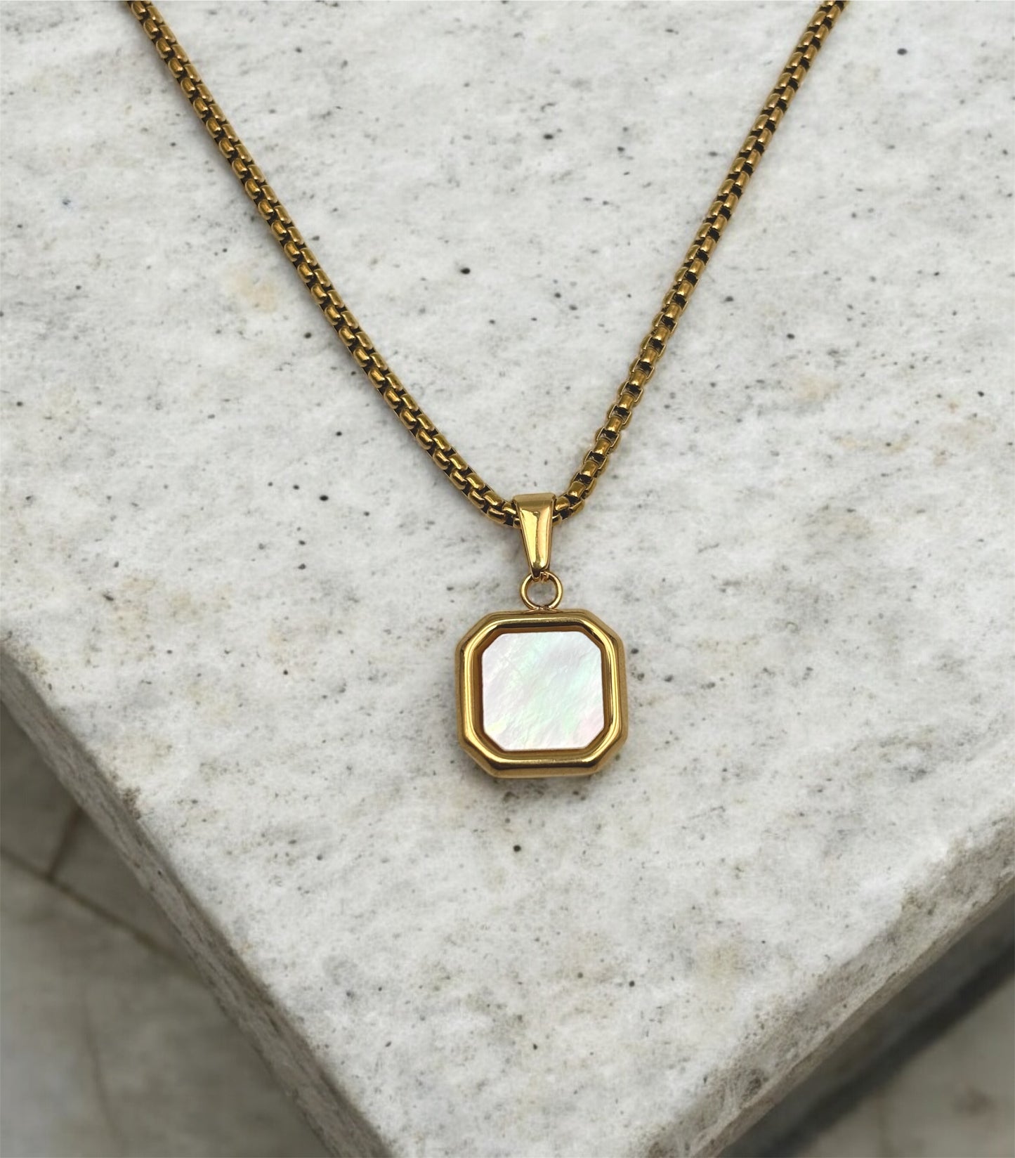 Noir Signet Pendent Necklace