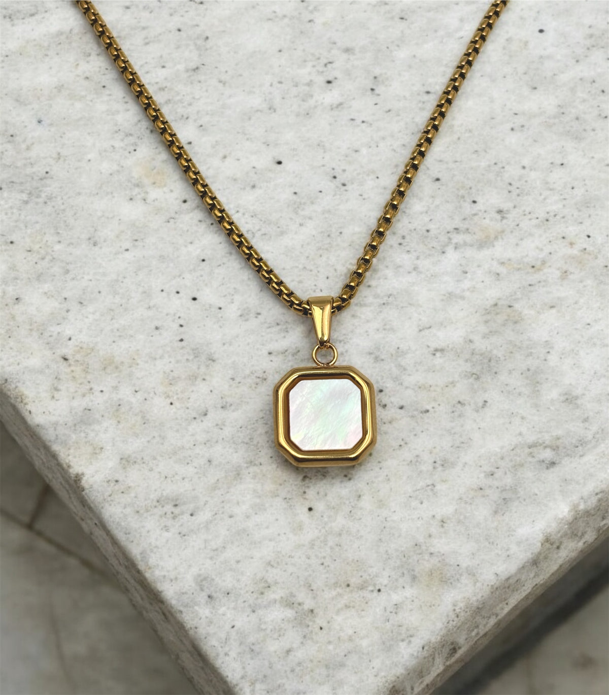 Noir Signet Pendent Necklace