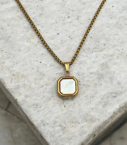 Noir Signet Pendent Necklace