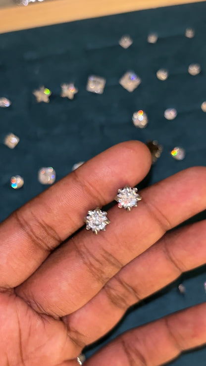 Solitaire Apex Claw Studs