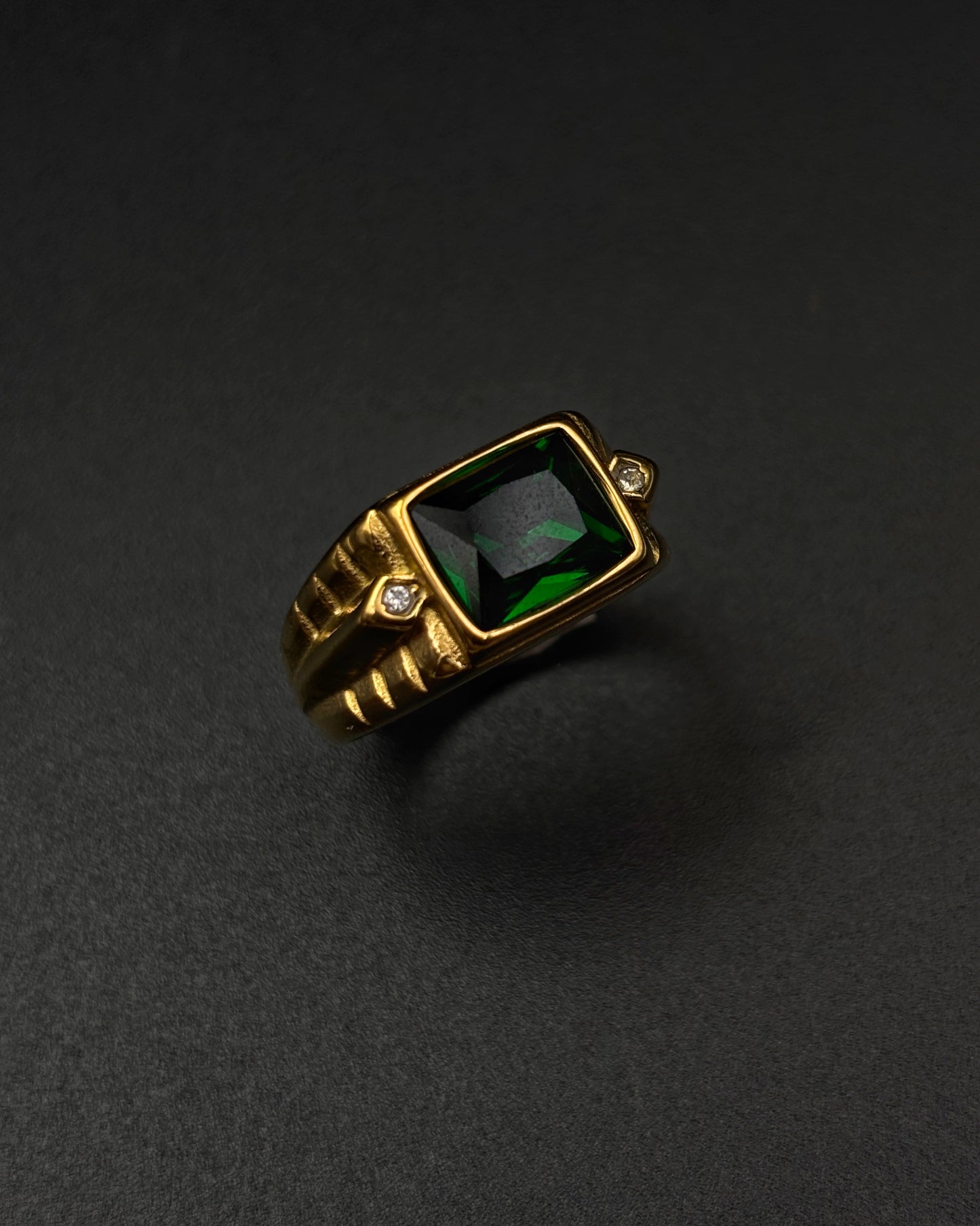 Vetro Green Signet Ring