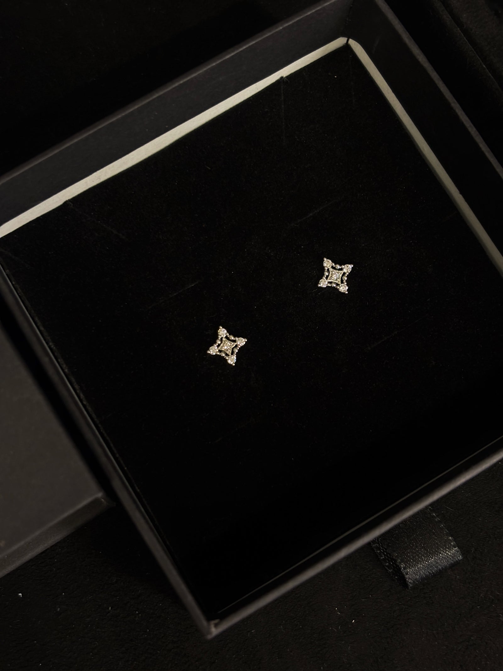 Tetra Studs