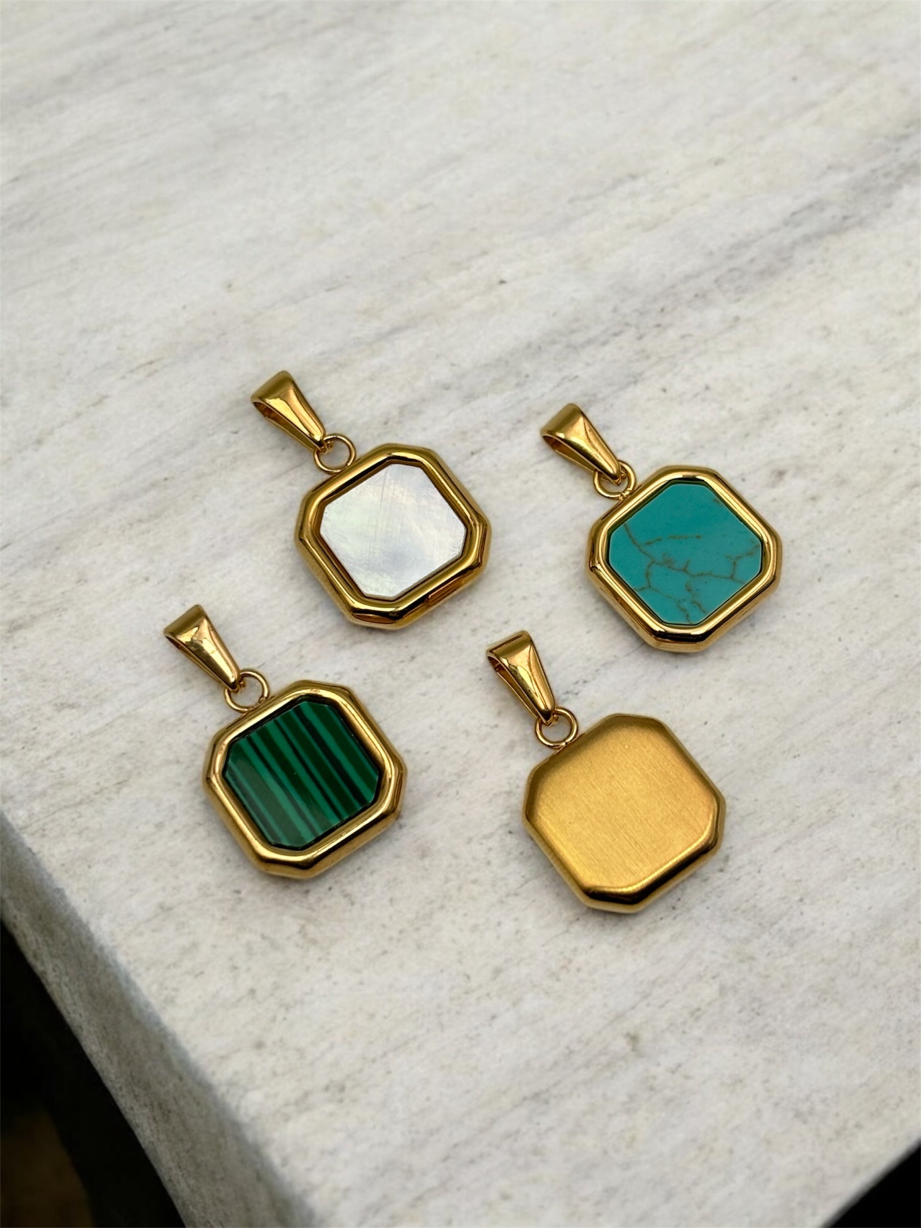 Noir Signet Pendent Necklace