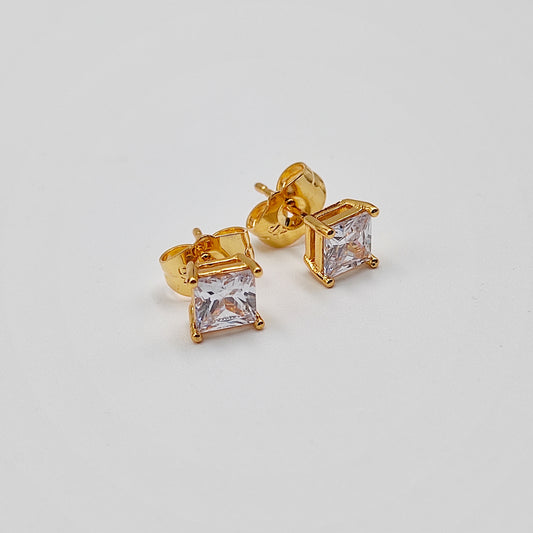 Gold Solitaire Studs (Unisex) - Vrp Fashions 