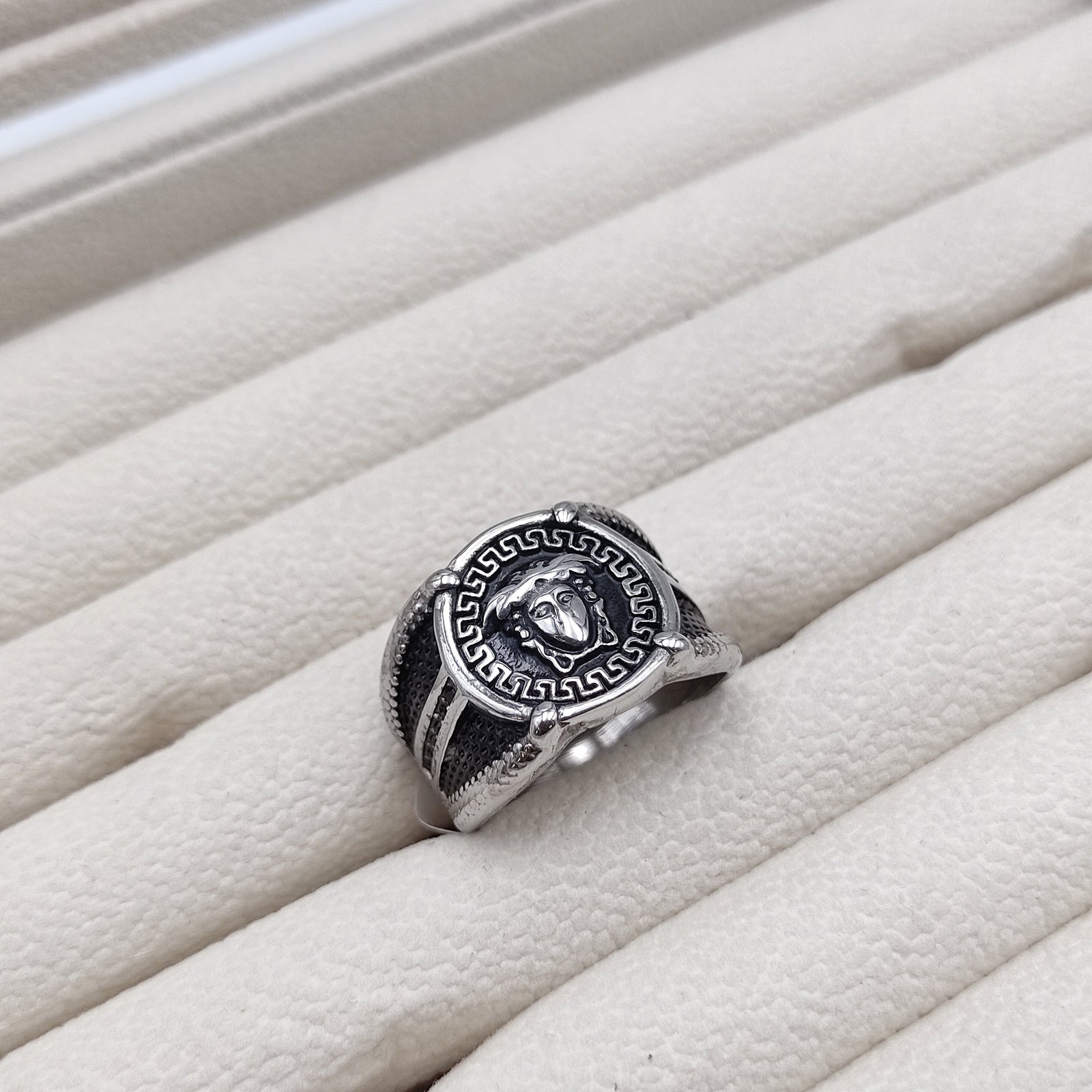 Gorgo Serinity Ring - Vrp Fashions 
