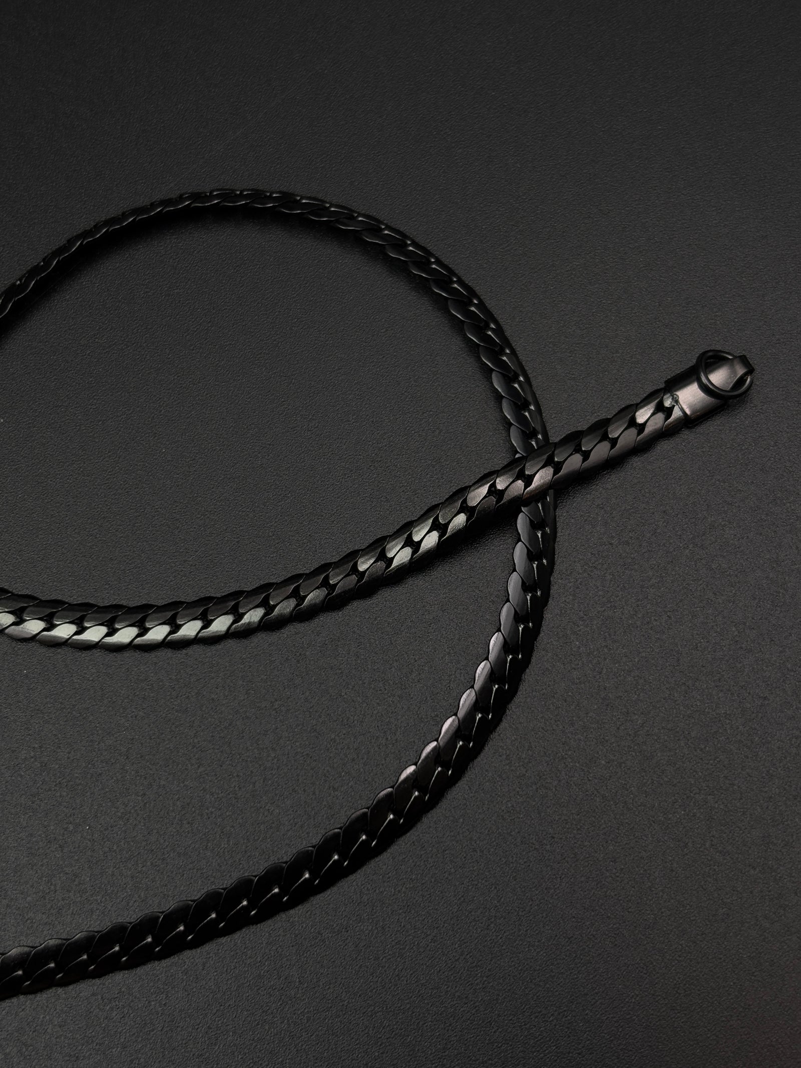 Men’s Omega Chain Black