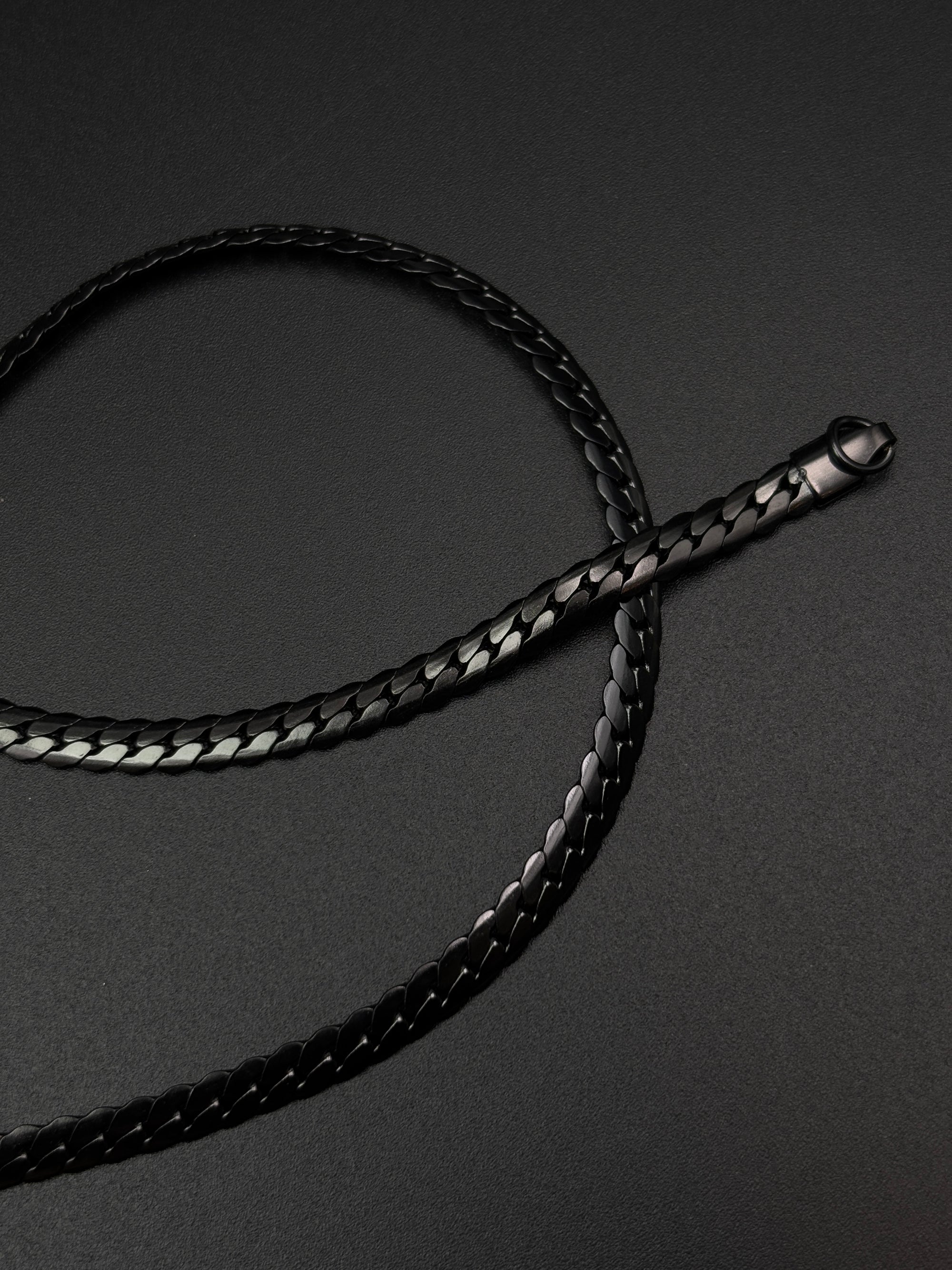 Men’s Omega Chain Black