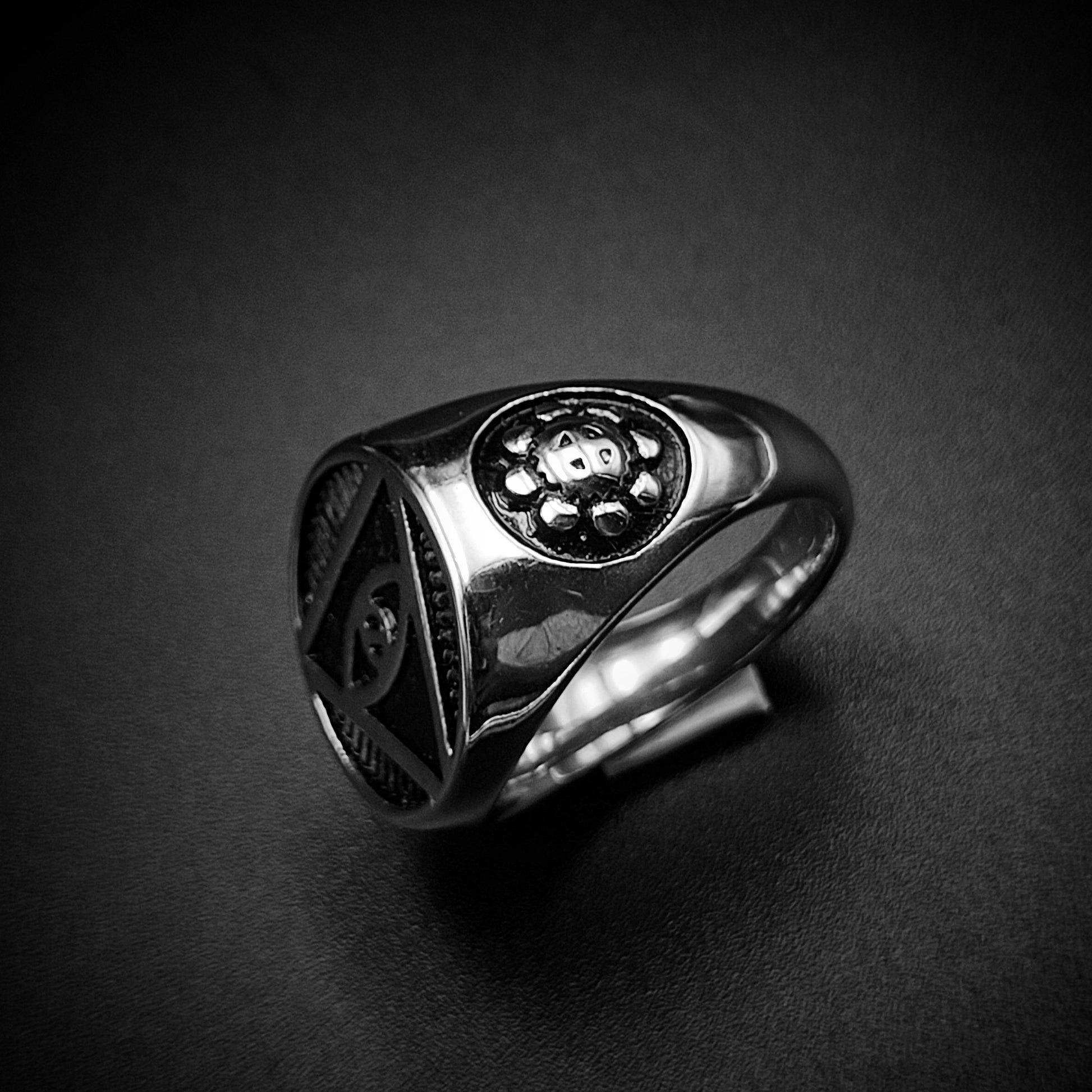 Illuminati Ring Passion Fashion / Vrp Fashions 