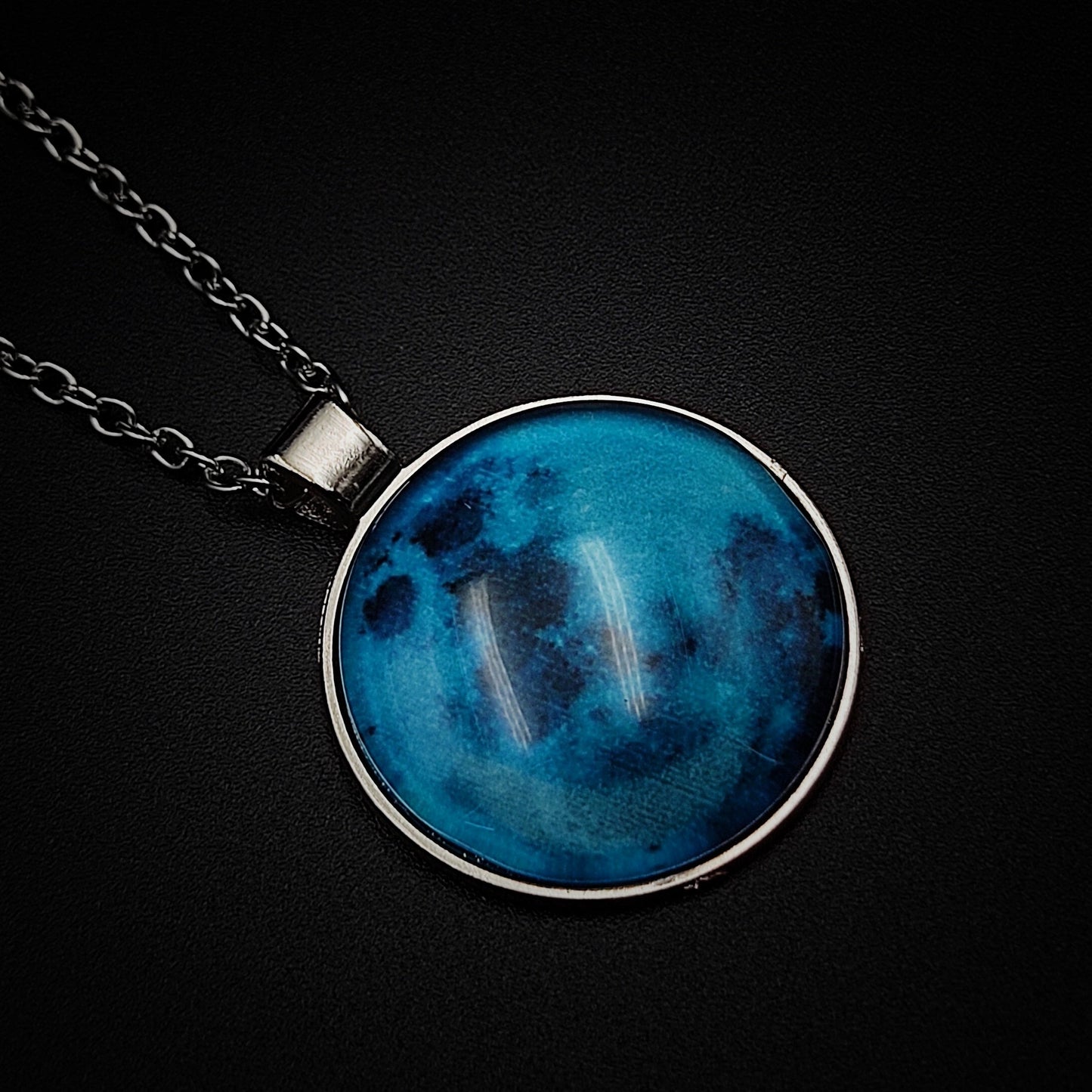 Moon Pendant Necklace (that glows) - Vrp Fashions 