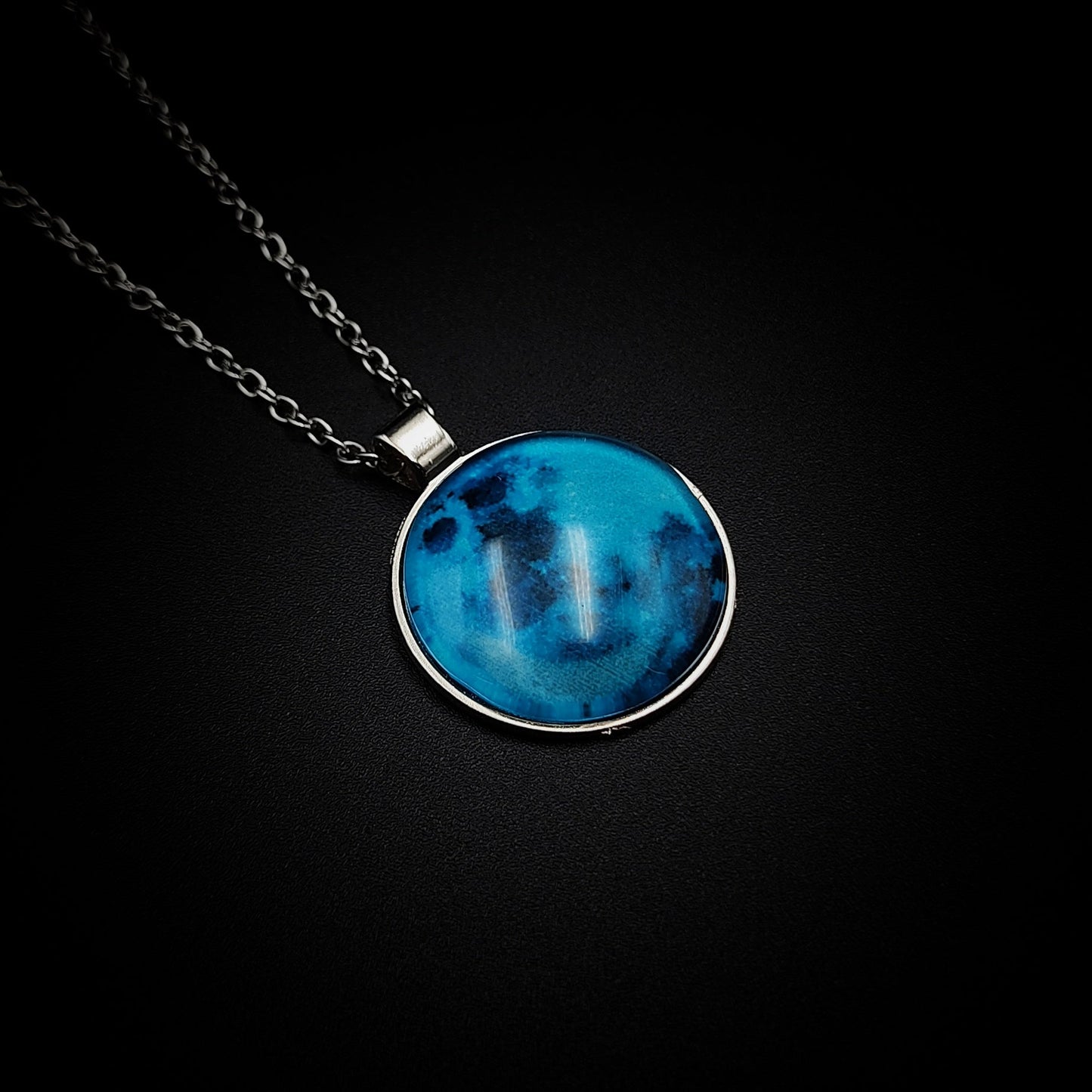 Moon Pendant Necklace (that glows) - Vrp Fashions 